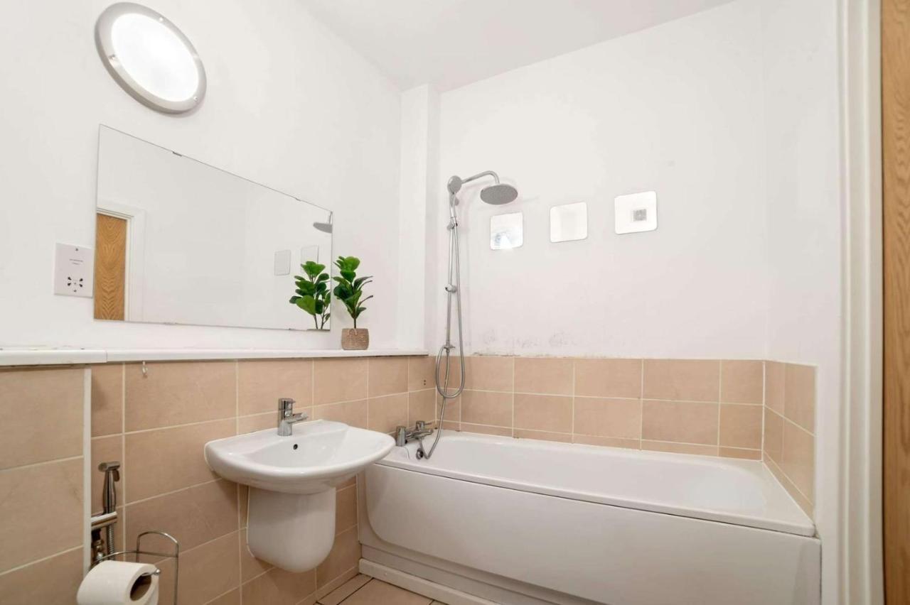Spacious City Centre Apartment W/ Free Valet Parking Leicester Exterior photo
