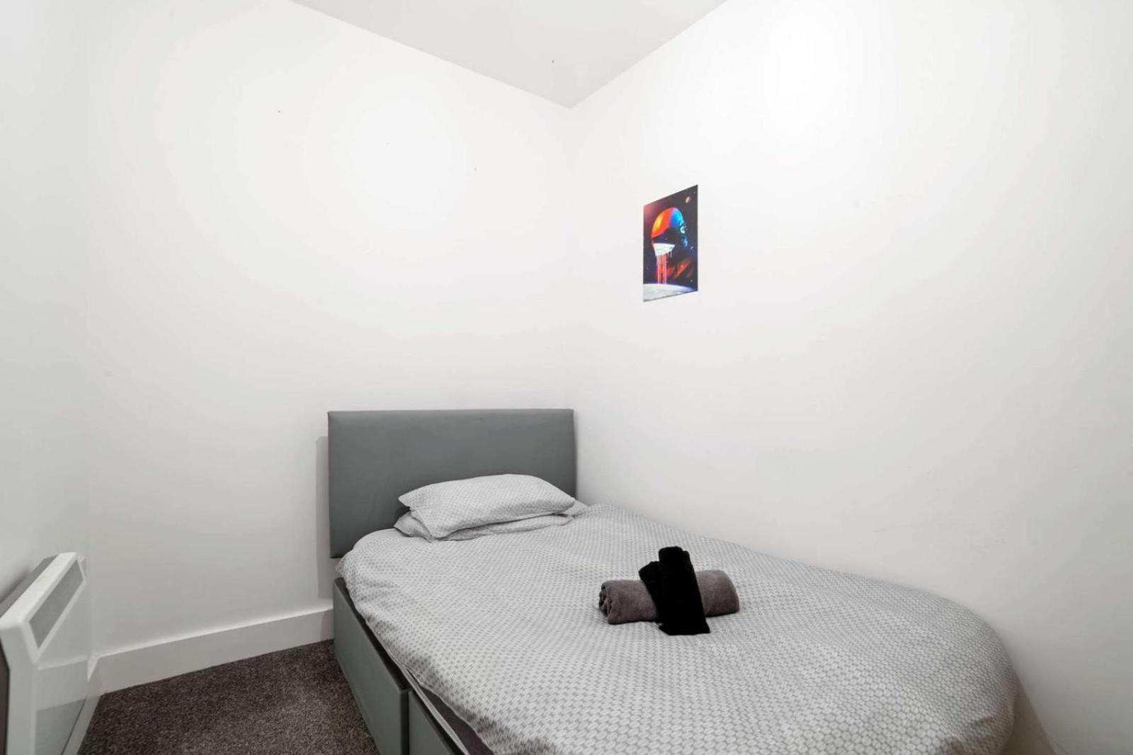 Spacious City Centre Apartment W/ Free Valet Parking Leicester Exterior photo